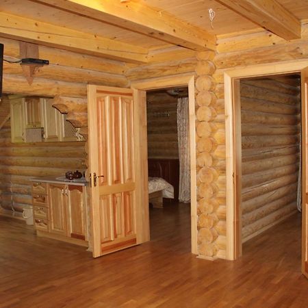 אוריאבצ'יק Privatna Sadiba Chalet מראה חיצוני תמונה